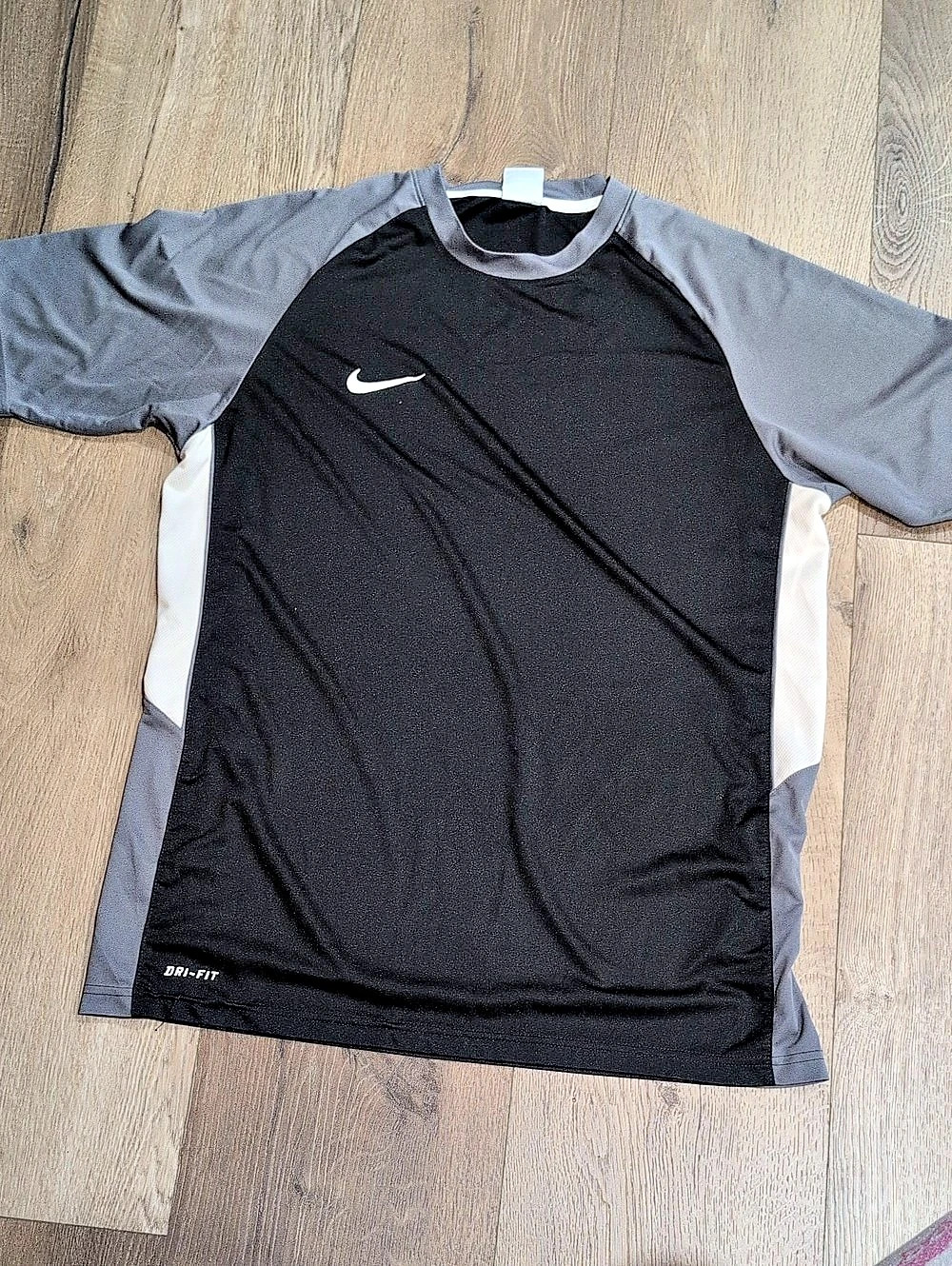 Nike Dri-FIT Athletic Tee in Black & Gray Size Large
